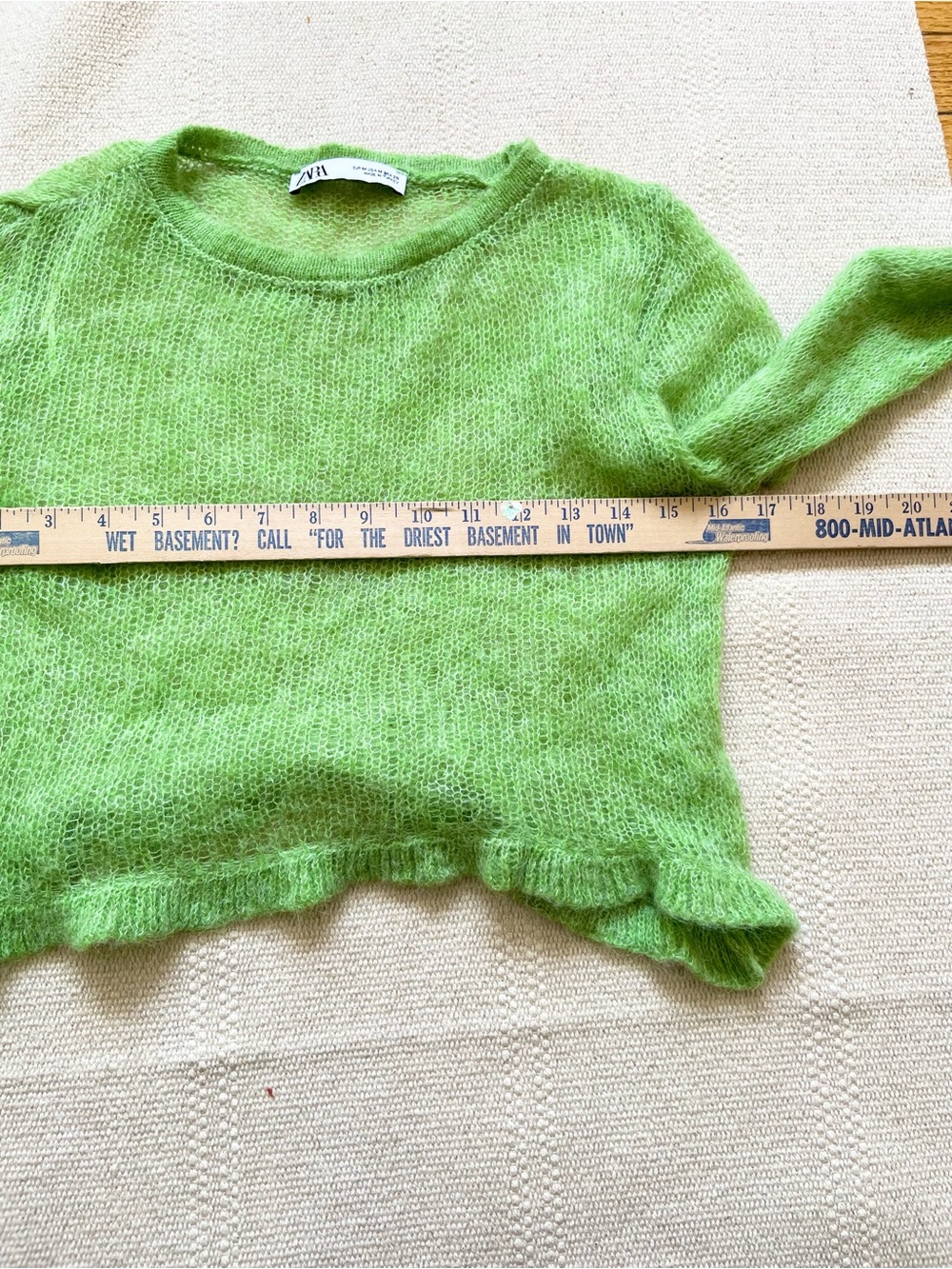 Zara Blogger Favorite Green Fuzzy Cropped Sweater Ruffle Hem Size M - Picture 5 of 6